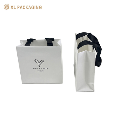 comprar Bolsa de papel de impressão de luxo personalizada Bolsa de papel de presente Bolsa de papel de embalagem Bolsa de papel com o logotipo personalizado Pacote de tecido Bolsa de envio online manufacture