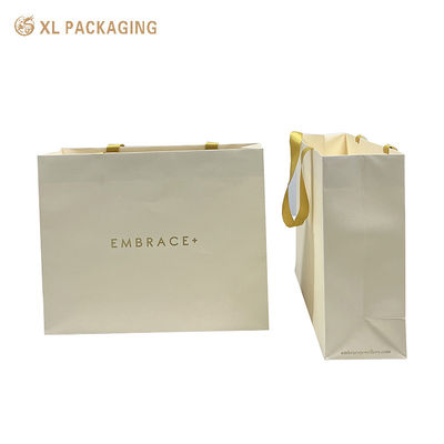 comprar Sacos de papel ecológicos personalizados para embalagens de roupas e presentes Fabricação em linha