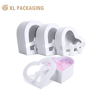 comprar Cartão personalizado branco vermelho rosa em forma de coração Cartão de papel de flor de joias Caixa de embalagem de presente de chocolate com janela clara online manufacture