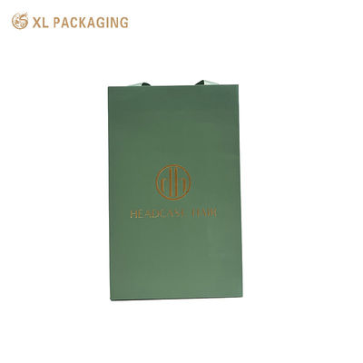 comprar Saco de compras de papel de luxo personalizado com papel especial verde matte da floresta e impressão do logotipo em folha de ouro Fabricação em linha