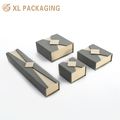 comprar Fabricante de Embalagens XL Logotipo Personalizado Nova Caixa de Papel de Joias Anel Colar Presente Embalagem de Joias de Luxo Fabricação em linha