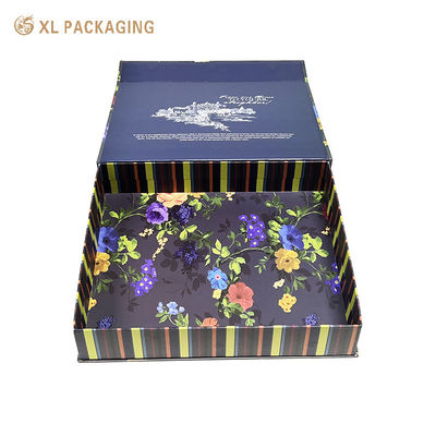 Caixa de presente premium com fecho magnético de 1200 g / m², laminação fosca e inserção de papel cartão de PVC para embalagens elegantes para presentes.