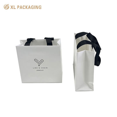 Bolsas de papel de jóias Kraft Branco Bolsas de papel recicláveis com alças de fita preta para jóias