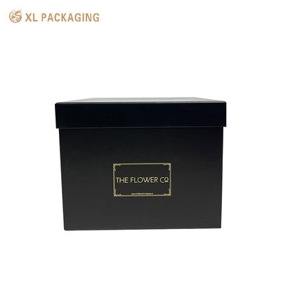 Caixa de flores rígida de duas peças preto mate com logotipo de folha de ouro