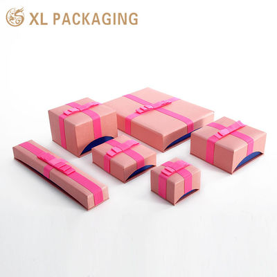 Conjunto de caixa de joias com tampa e base rosa, papel especial de 120g/m², impressão de logotipo personalizada para embalagem de joias