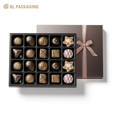 Caixas de presente rígidas de chocolate personalizadas simples vermelhas ou pretas com inserção de papel e arco de fita