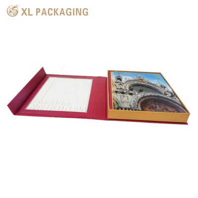 Livro de Arte de Luxo e Conjunto de Livros de Arquitetura com Caixa de Presente com Janela Transparente, Encadernação em Capa Costurada e Acabamento em Folha de Ouro